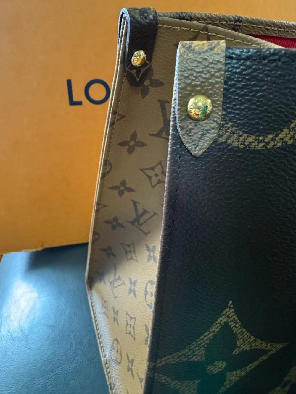 Louis Vuitton OnTheGo MM - Picture 11 of 16